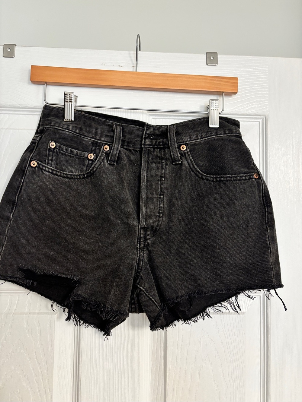 NWOT Levi’s 501 cutoff shorts black
